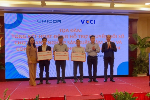 CTY NHỰA HƯNG PHÁT NHẬN GIẢI DIGITAL TRANSFORMATION AWARD DO CTY EPICOR VIỆT NAM TRAO TẶNG